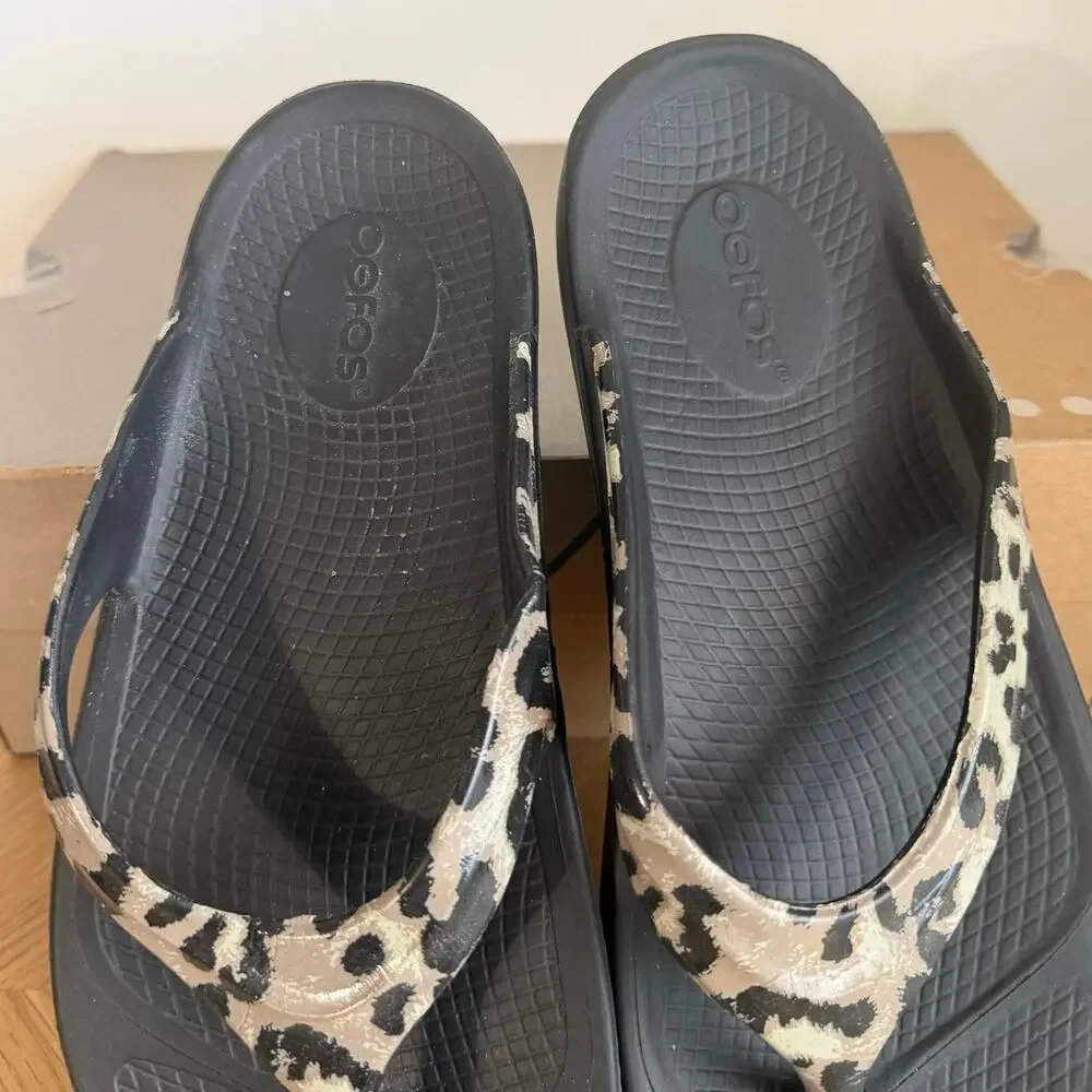 OOFOS OOlala Limited Women Recovery Thong Sandals- SZ 10